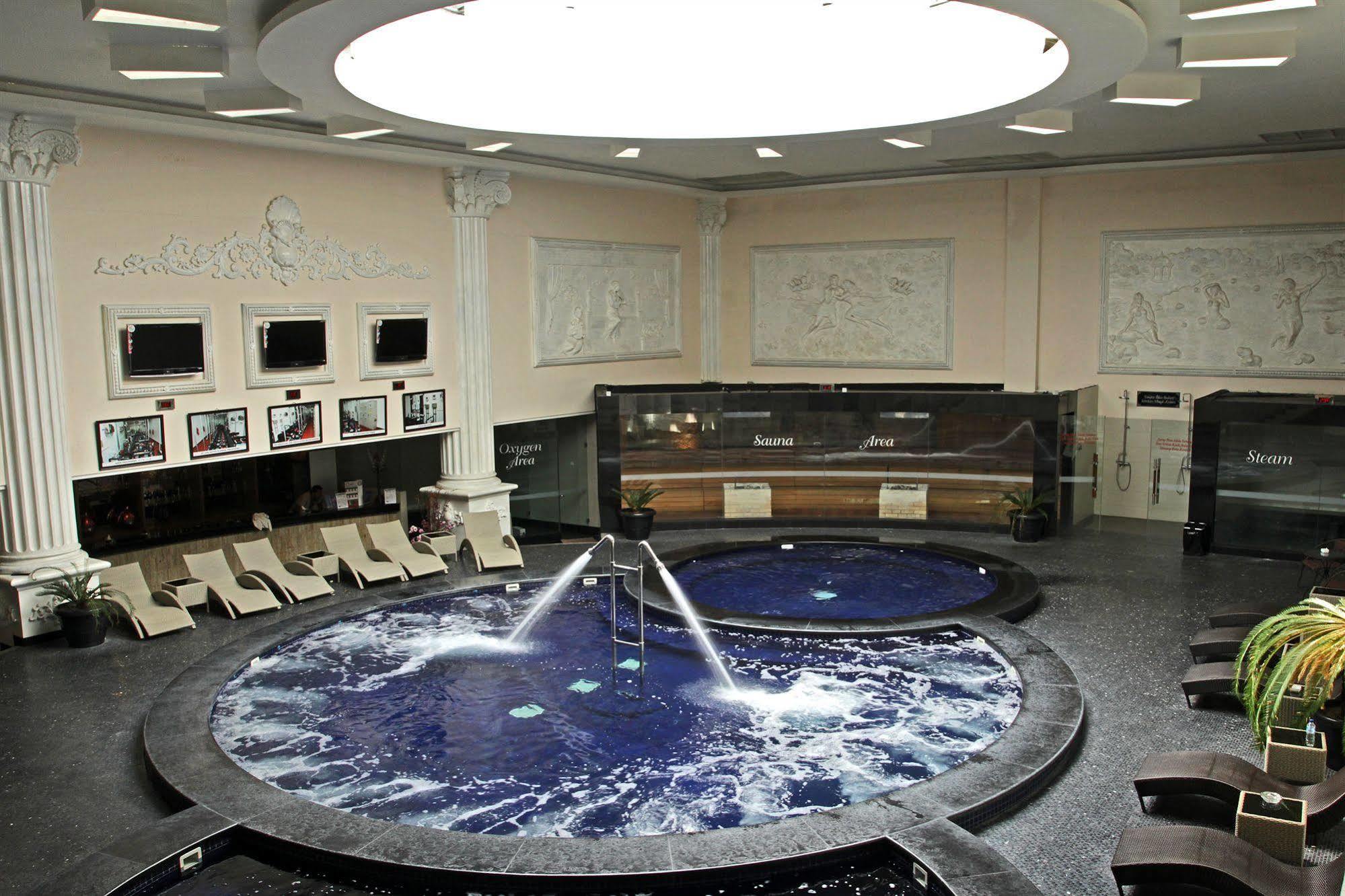 Grand Elite Hotel 4*